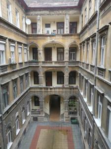 Voros downtown apartment with FREE parking