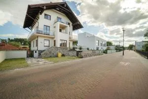 Pensjonat Urszuli 89-606 Charzykowy ul Turystyczna 39 - 哈日科维