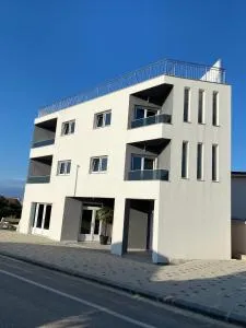 Queen Apartments - Lozice