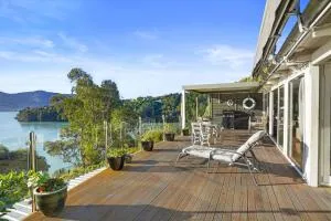 Kaioruru View - Diamond Harbour Holiday Home - Purau