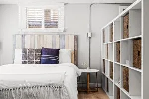 Contemporary Finishes - Studio Apt - Sloans Lake - 莱克伍德