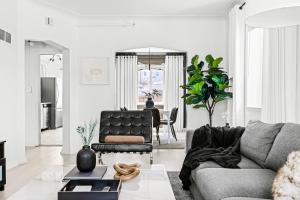 New Stylish Sanctuary - King Beds - Sloans Lake