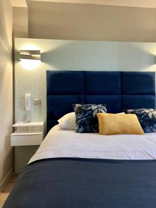 Hotels Hotel La Calanque : Chambre Familiale - Vue sur Montagne (2 Adultes + 2 Enfants)