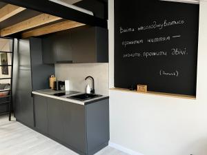 «ГОРИ́ЩЕ на площі Польський ринок»