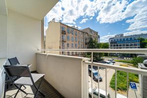 Powiśle Business Apartments - Balcony, Workspace - by Rentujemy