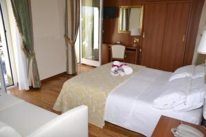 Standard Triple Room room in Hotel Milan Speranza Au Lac
