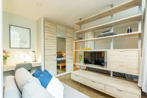 Luxury Building in Convenient Location w Full Power