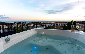 Panorama Suite Dora with Jacuzzi 