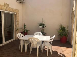 Maison de village avec patio