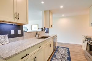 Newly Renovated Bartlett Condo with Mountain Views!