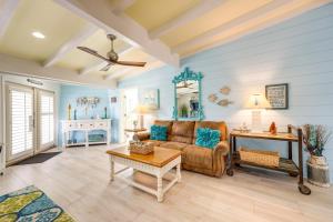 Pet-Friendly Jekyll Island Abode - Walk to Beach!