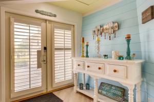 Pet-Friendly Jekyll Island Abode - Walk to Beach!