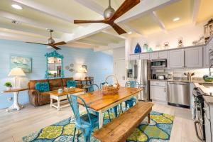 Pet-Friendly Jekyll Island Abode - Walk to Beach!