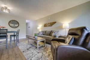Stylish Gatlinburg Condo with Pool Walk Downtown!