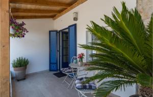 Beautiful Home In Putini With Kitchen 