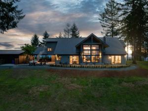 Escape to Wine Country Luxurious Getaway Awaits