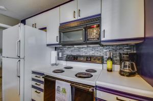 Osage Beach Condo with Private Deck and Lake Views!