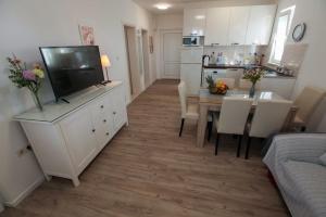 Apartments by the sea Rogoznica - 4805