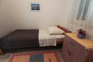 Apartments by the sea Rogoznica - 4805