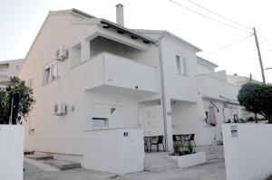 Apartments with parking space Preko, Ugljan - 21491