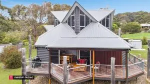 Baraga Sanctuary holiday house, Bermagui Barragga Bay Linen & Wifi Provided - Brogo