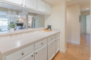 Spacious 2B2B Condo near downtown & Microsoft