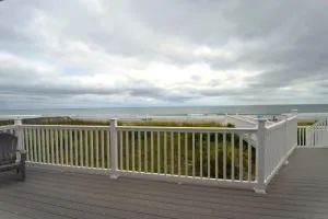 Oceanfront vacation home - EAST - New Bern