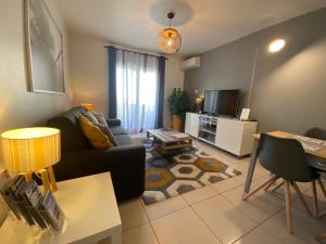 Appartements ToulonHost - Le Litardi - Superbe T2 - 2 pas des plages - Clim - Fibre : photos des chambres