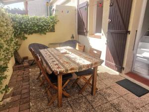 Maisons de vacances Pavillon lumineux avec terrasse a 500m de la plage, parking securise, 6 couchages - FR-1-732-52 : photos des chambres