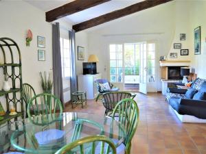 Maisons de vacances Maison Cavalaire-sur-Mer, 5 pieces, 10 personnes - FR-1-226B-158 : photos des chambres