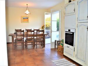 Maisons de vacances Maison Cavalaire-sur-Mer, 5 pieces, 10 personnes - FR-1-226B-158 : photos des chambres