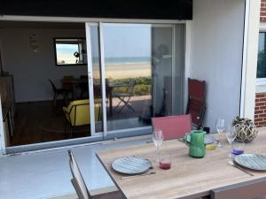 Appartement 2P, Rez-de-jardin, Accès Plage, Animaux OK, Parking, Internet Inclus - FR-1-487-355