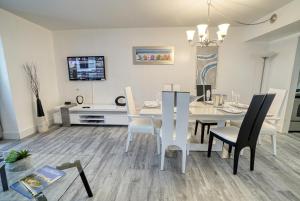 Deluxe Apartments by South Florida Vacations