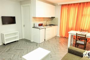 Apartment "B" with a separate bedroom