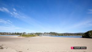 Marlin Waters Holiday Unit 6 walk to beach and river Linen & Wifi Bermagui