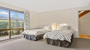 Mumbulla House 22A Mumbulla Street- Large home with linen