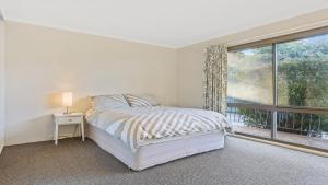 Mumbulla House 22A Mumbulla Street- Large home with linen