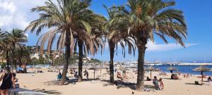 Le Lavandou studio au calme avec parking privé et terrasse idéal 4 personnes possible a 6