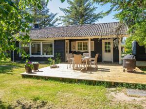 6 person holiday home in Ulfborg-By Traum
