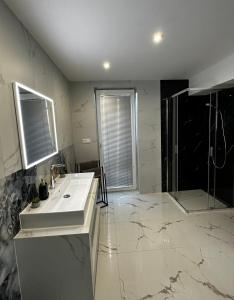 GRAND HYATT APPARTMENTS