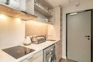 Luxury Building in Convenient Location w Full Power