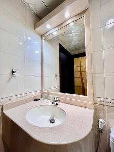 Studio Standard King Room with Bathtub  room in Dream Palace Hotel