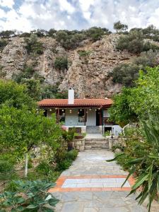 Yiamas Seaside Cottage in Paliokastro near Heraklion City