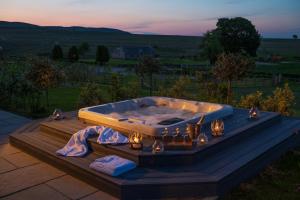 Kipney Farmhouse with hot tub