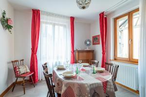 Appartements Gite au coeur du vieux Kaysersberg - Parking prive & Wifi : photos des chambres