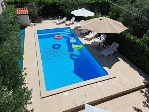 Spacious apartment in Pula for 6 persons and with a big swimming pool