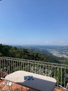 Villas Maison ensoleillee avec vue panoramique jusqu a Antibes : photos des chambres