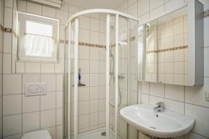 strandnahe Ferienwohnung mit 2 Balkonen - Haus am Kurpark FeWo 12