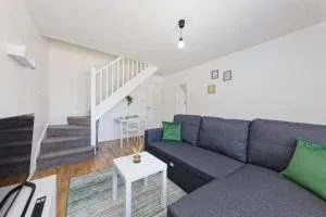 Comfortable Home in Kent, Sleeps 6 - Parking Available - Swanscombe