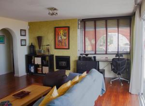 Villa con piscina climatizada y vistas al mar